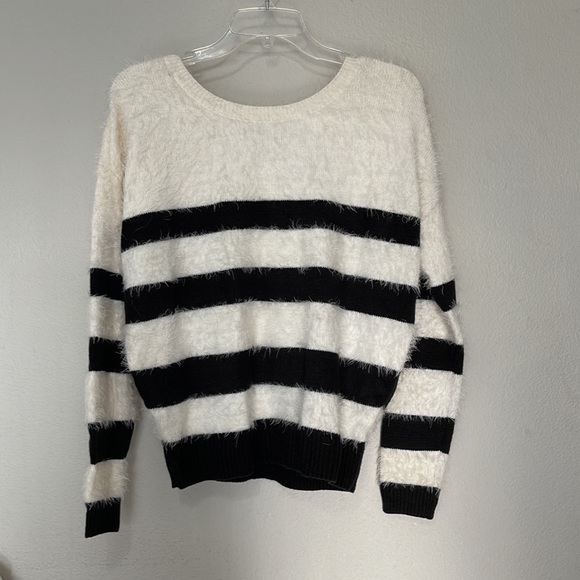 DKNY BLACK AND CREAM STRIPED SWEATER - Picture 2 of 5